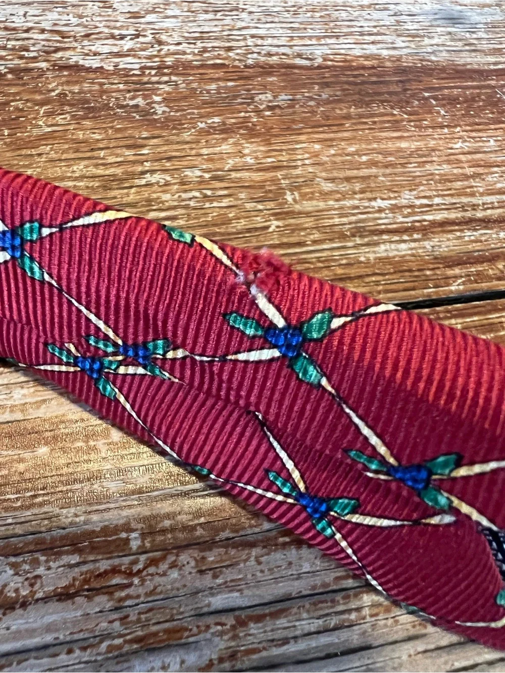 Lands’ End 100% Silk Tie HandSewn in USA Red/Burgundy Blue Berries